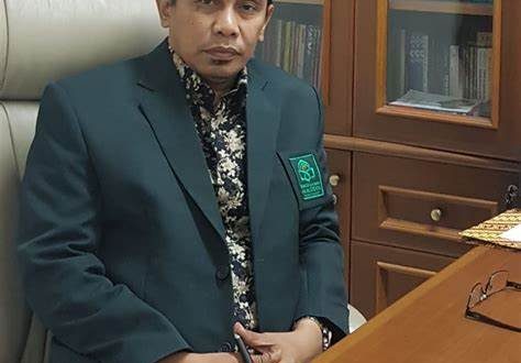 ust. Muammar Bakry saat ditemui di ruang kerjanya